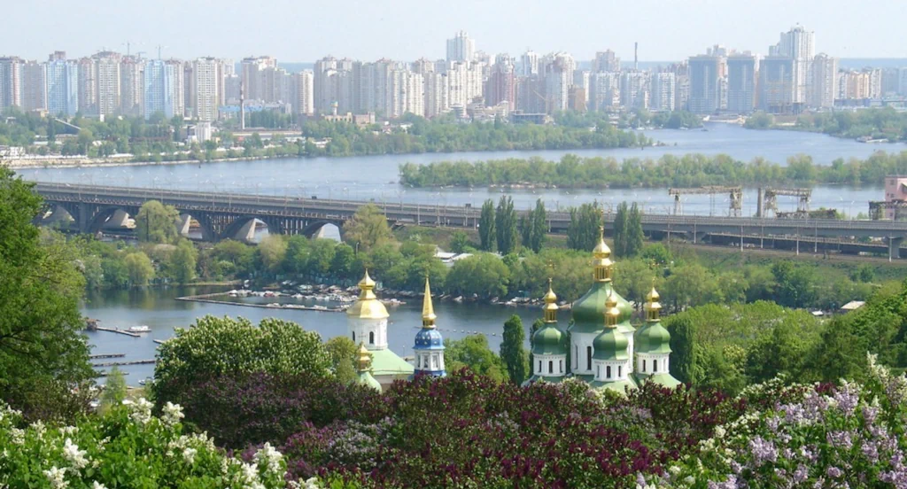 Вид з правого на лівий берег Києва