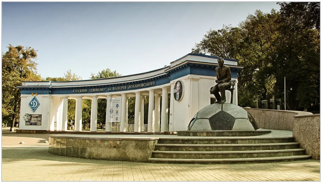 Арка біля входу на стадіон «Динамо»