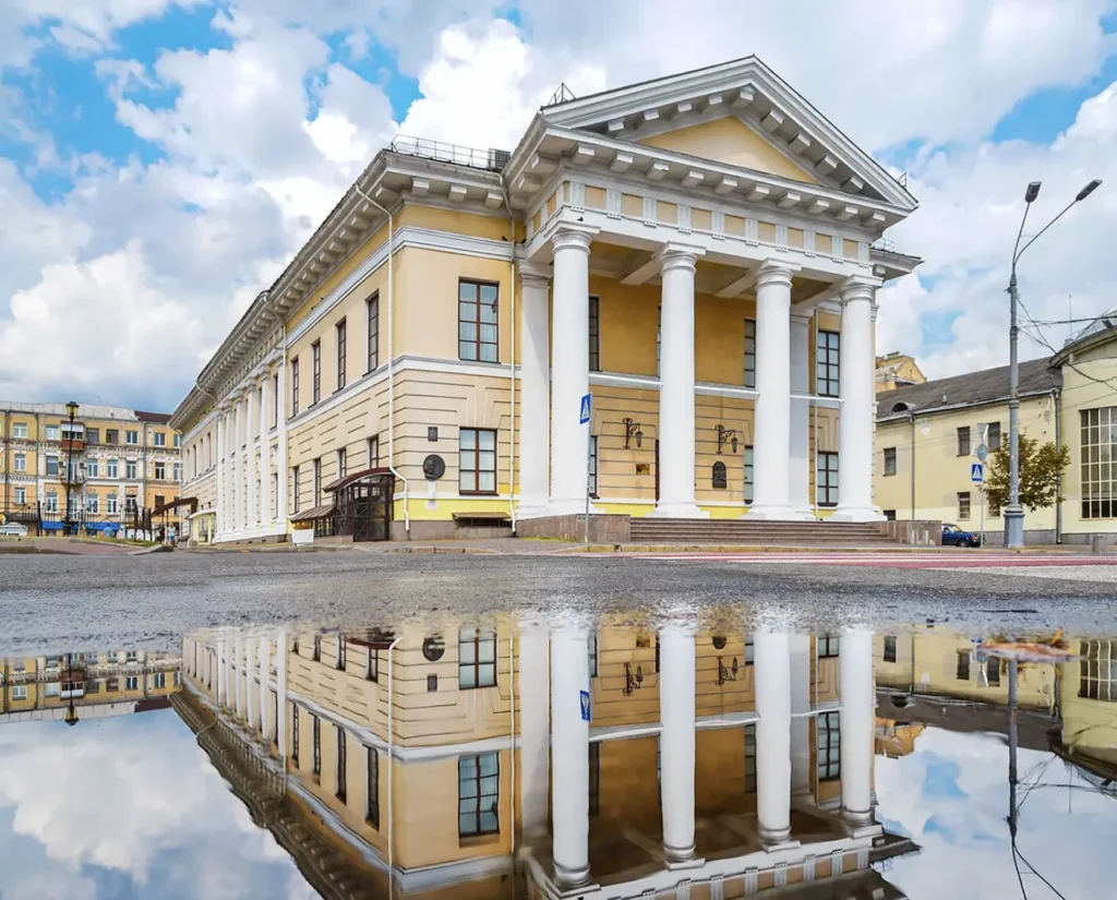 Контрактовий дім
